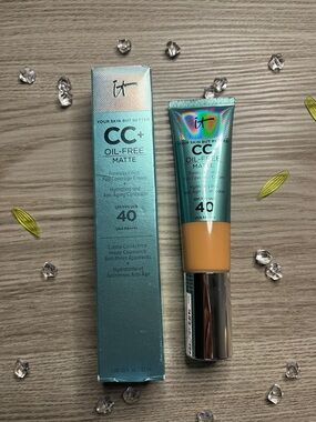 it cosmetics CC+ Oil-Free Matte Cream SPF 40 - SHADE RICH